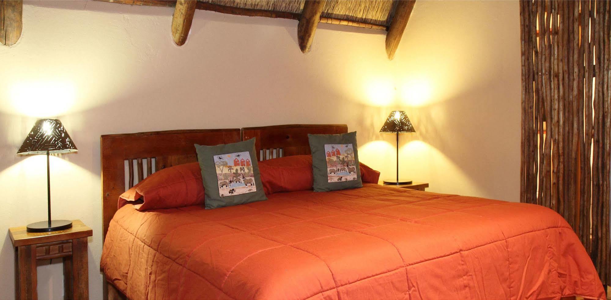 Xaus Lodge Twee Rivieren Экстерьер фото